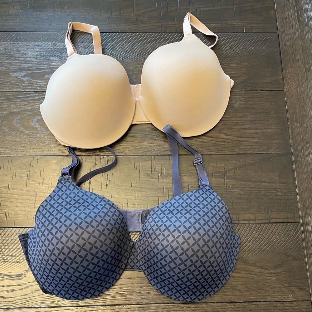 2 Warner’s 40D bras